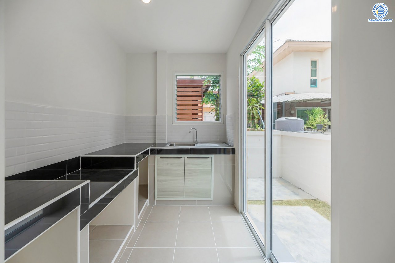 บ้านมือสองตกแต่งใหม่ โครงการ ชัยพฤกษ์ ติวานนท์-ราชพฤกษ์1 เนื้อที่ 51.30 ตร.ว. ฟังก์ชัน 3 ห้องนอน 2 ห้องน้ำ จอดรถได้ 1 คัน บรรยากาศเงียบสงบเป็นส่วนตัว สิ่งอำนวยความสะดวกมากมาย! บนทำเลศักยภาพ หน้าโครงการติดถนนใหญ่ เชื่อมต่อถนนราชพฤกษ์ ใกล้จุดขึ้นทางด่วน "ศรีสมาน"...